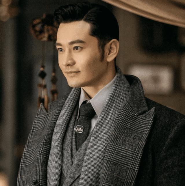 为什么黄晓明一直梳"大背头"?当他放下刘海,突然不"油"了