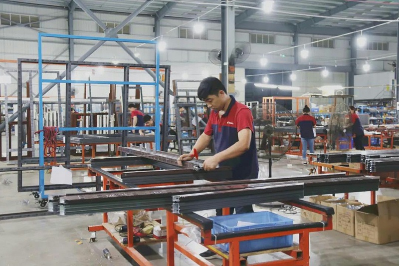 品质服务月:急客户所需,帝奥斯门窗生产中心火力全开