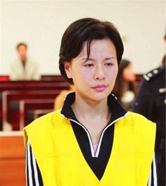 著名女模特,靠"借钱"过奢靡生活,4年借款17亿,最终被判死刑
