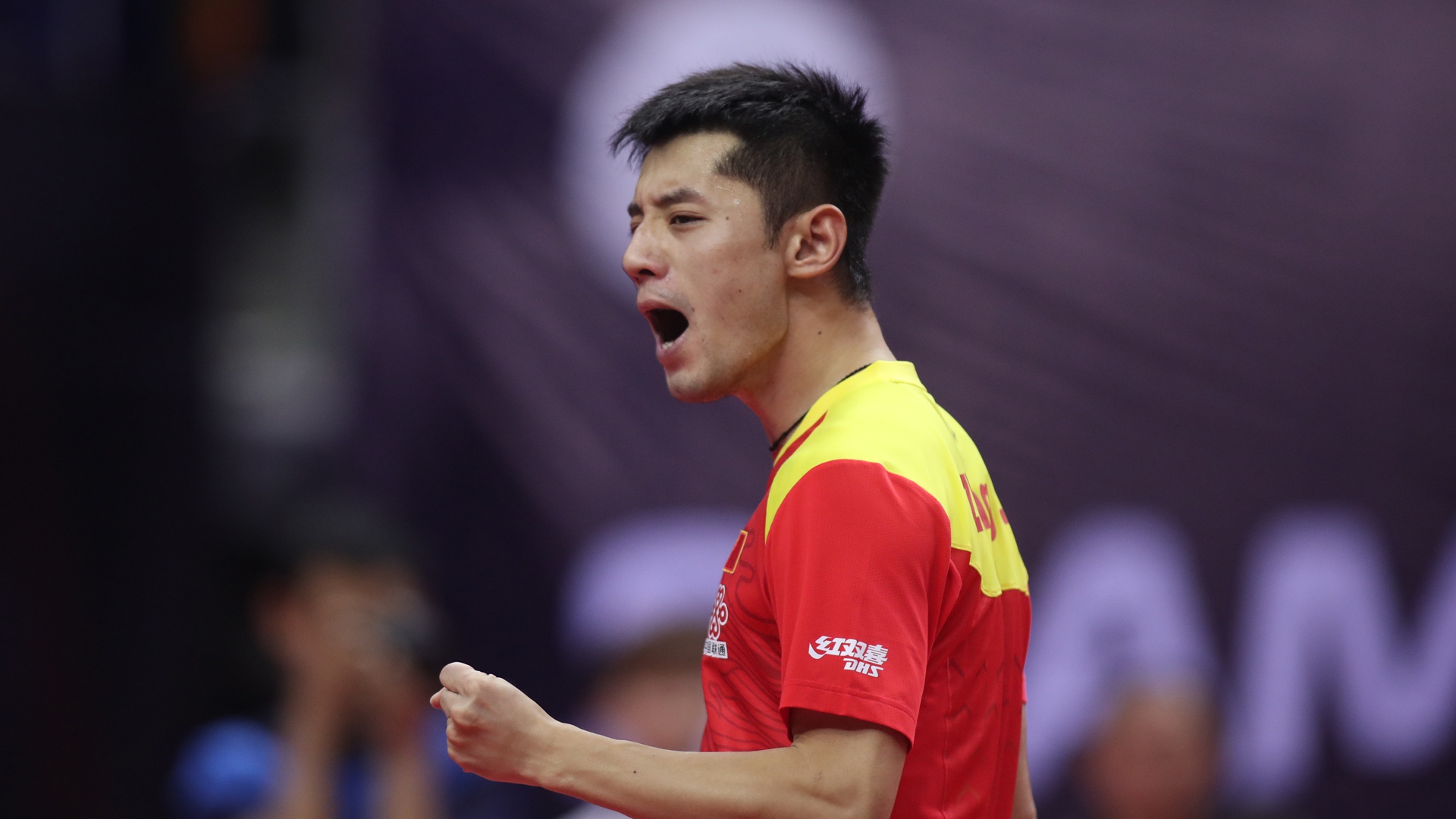 张继科世乒赛夺冠9周年!赛后捧起"女双"奖杯,官方闹大乌龙