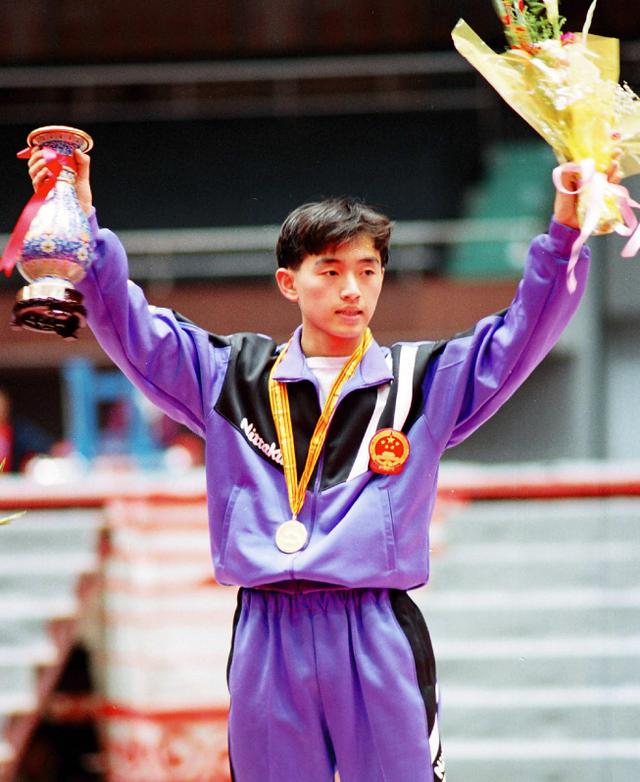 意外被225万撂翻青春去哪儿了孔令辉25年前夺冠照片令人动容