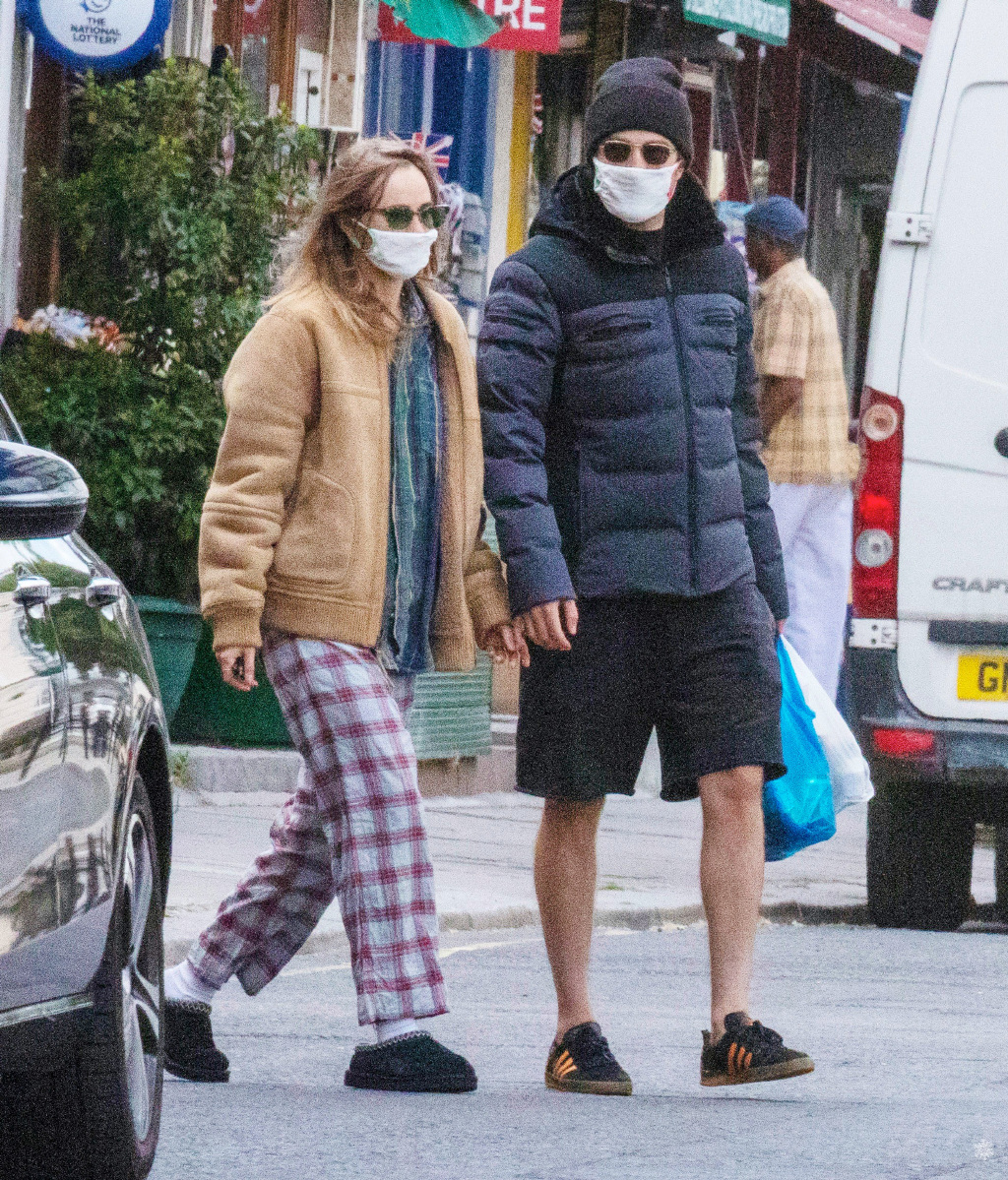 34岁罗伯特·帕丁森和女友约会!在一起6个月,成老夫妻模样啦