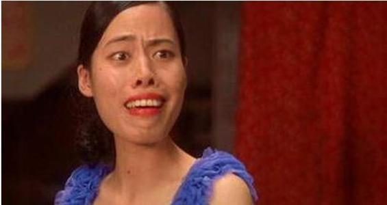 她是电影中的"龅牙妹",真人神似王祖贤,网友:被星爷骗了15年