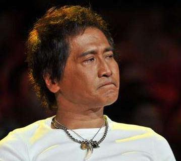 60岁齐秦坎坷一生:与儿子对簿公堂,嗓子失声,51岁脸部60%烧伤