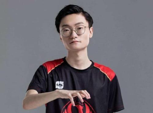 直接举报!fpx小天韩服惨遭es下路狂喷!中单道歉:不知道是你