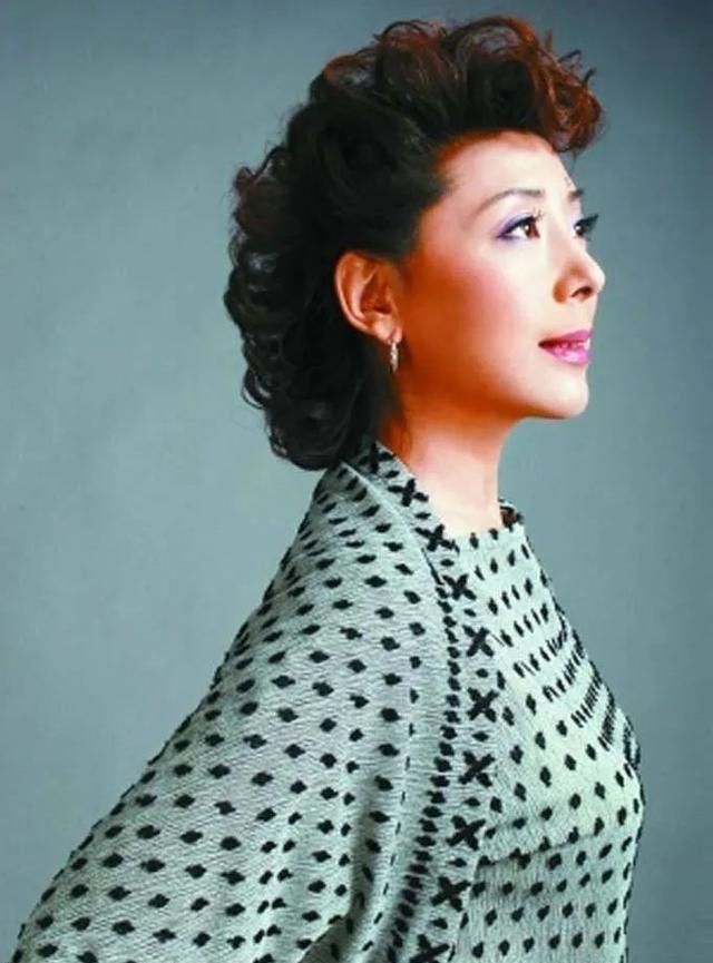 67岁歌唱家关牧村,10岁丧母,2次拒绝美国绿卡:"我是中国人"