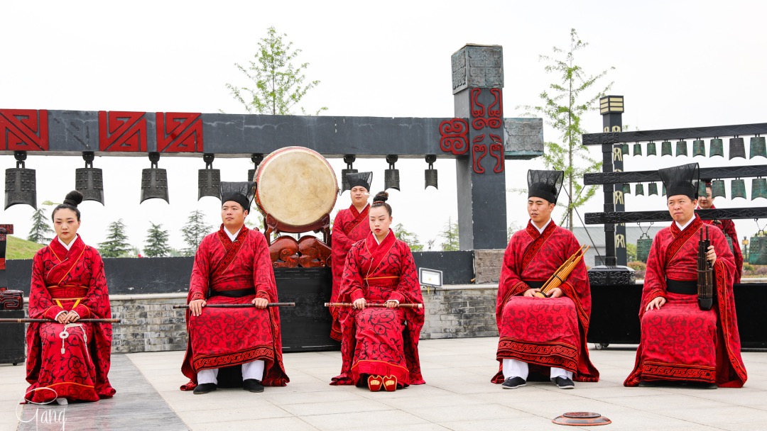 在河南信阳,通过编钟音乐体验舞蹈艺术中"楚舞文化"