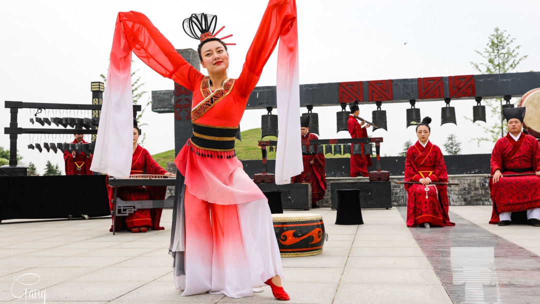 在河南信阳,通过编钟音乐体验舞蹈艺术中"楚舞文化"