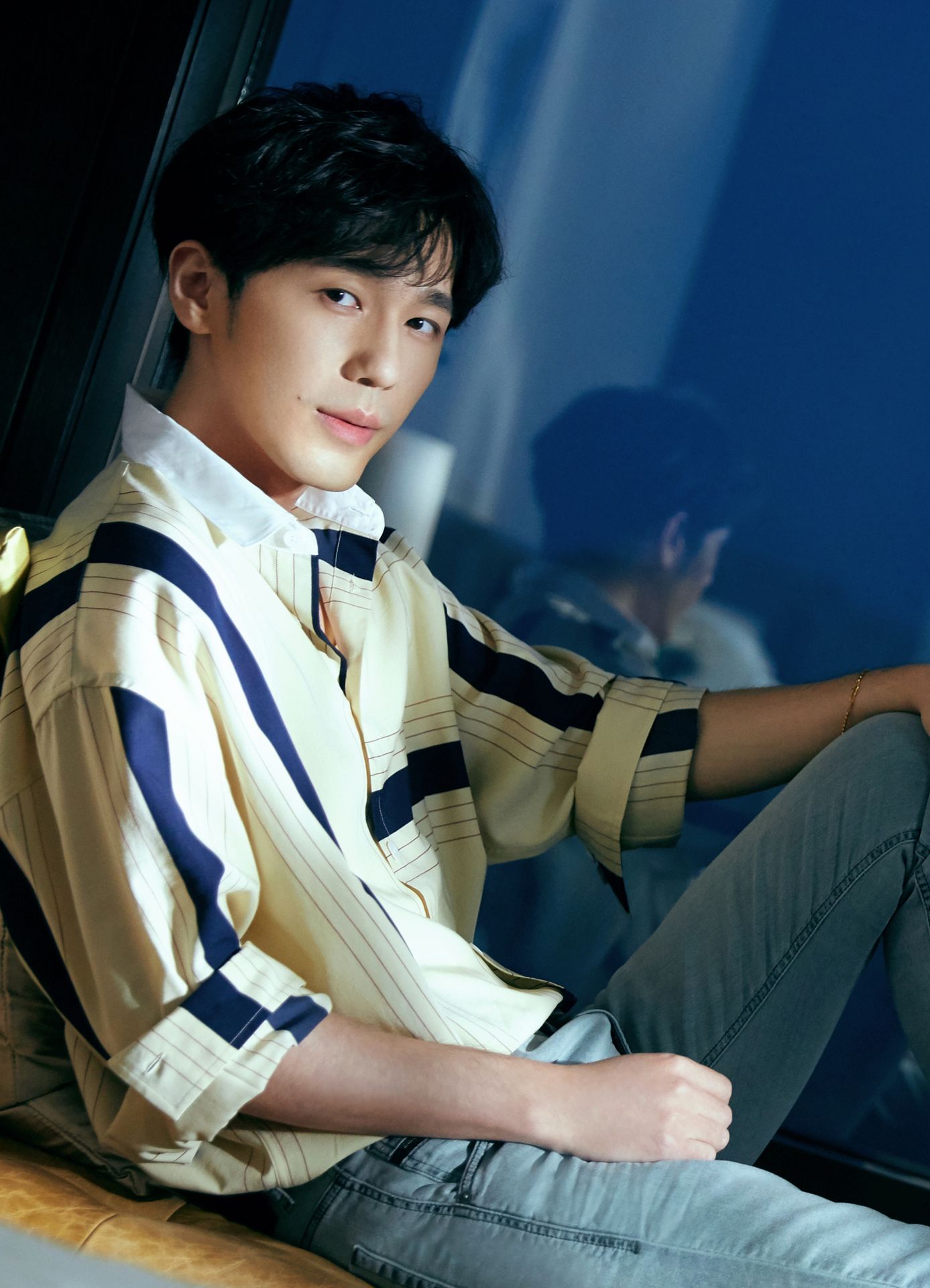 白宇穿搭太像邻居家小哥哥啦,很帅很阳光,还接地气