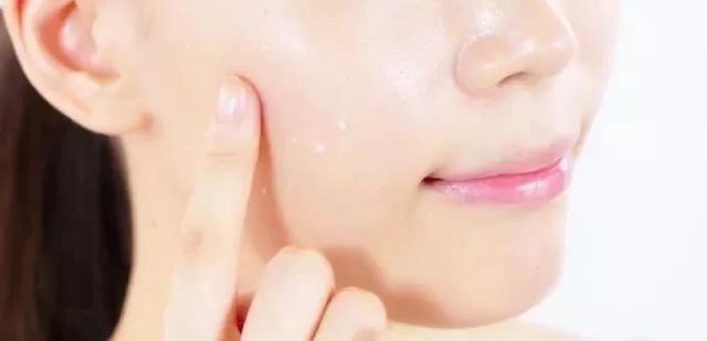 去角质没做好再贵的护肤品也是浪费