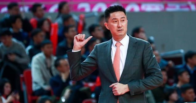 广东队现状堪忧,杜峰教练帅位遭遇挑战,变动恐成唯一出路
