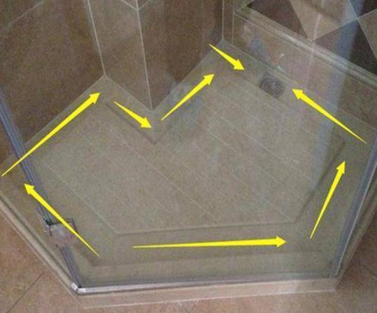 卫生间防水不要做斜坡地面了有钱人如今都做拉槽聪明多了