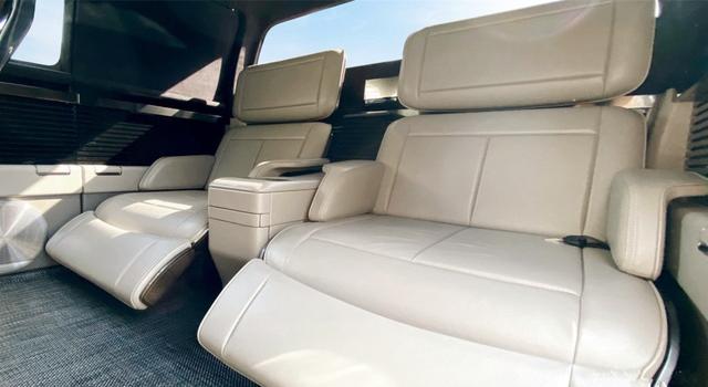 全球首例会变形的皮卡，3座椅布局+对开门，中控台像办公桌！