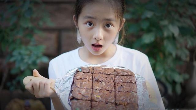 皮肤黑颜值不太高,被黄磊约束学校没朋友|黄忆慈|黄磊|同学_新浪新闻