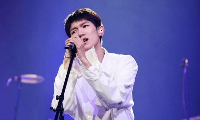 陈粒哭了被骂情商低,张艺兴躲墙角是怂萌,浅析综艺节目的人设|霍尊