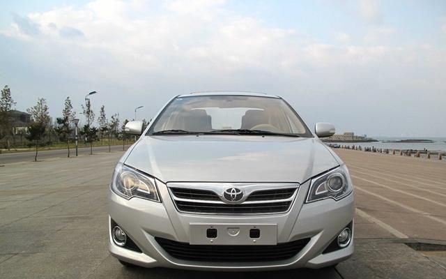 之所以说f3是比亚迪版本丰田花冠,其实是因为老款的比亚迪本身就是