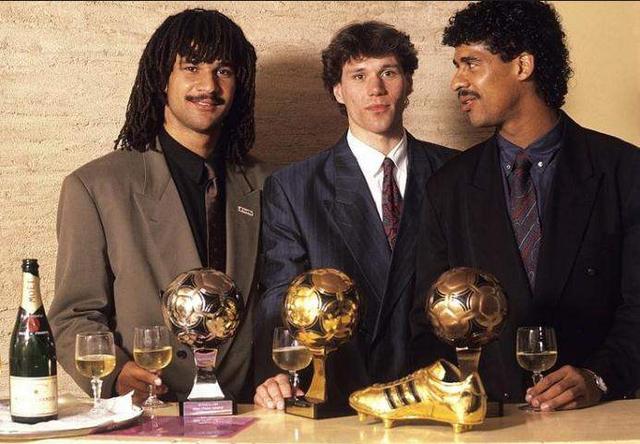 荷兰足坛史上,有着一个传奇的三剑客组合