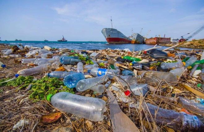 人类快清醒吧地球变成垃圾星球人类要如何生活