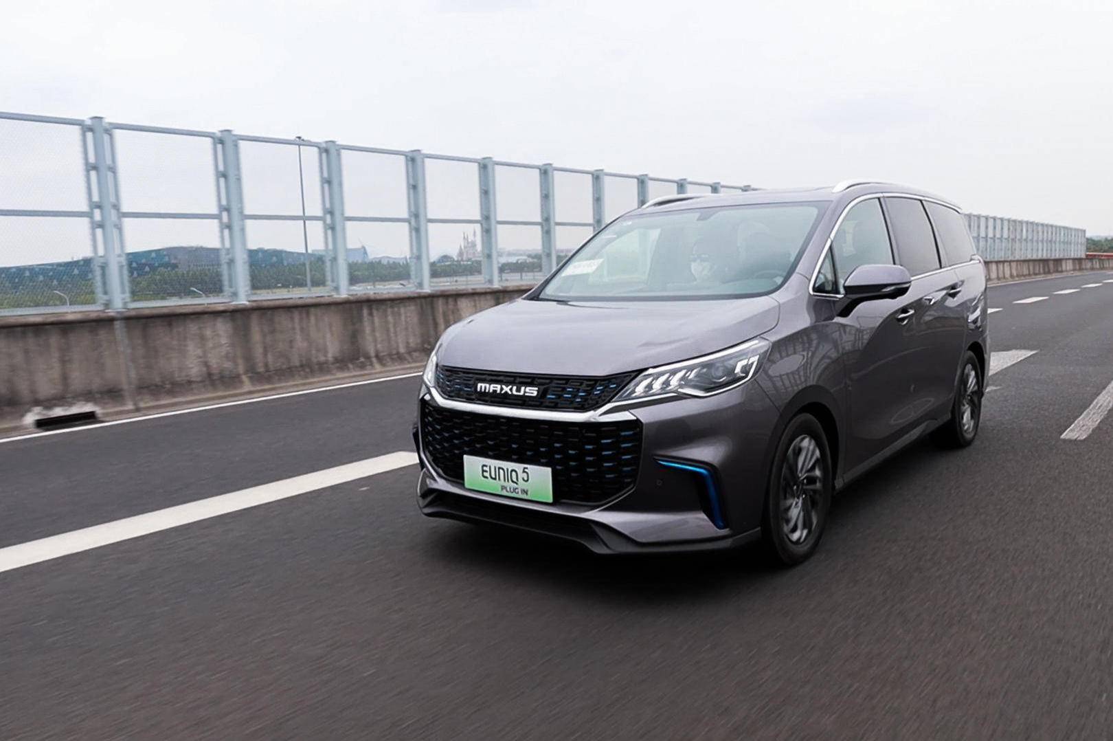 混动mpv到底香不香上汽maxuseuniq5plugin抢先评测