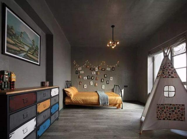 毛坯房简单布置直接入住,网友直呼:这也太会过日子了吧