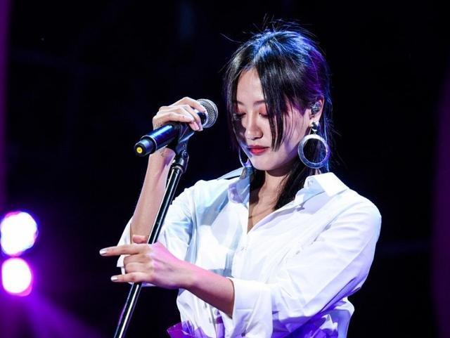 陈粒哭上热搜被网友们群嘲她到底哪里有错