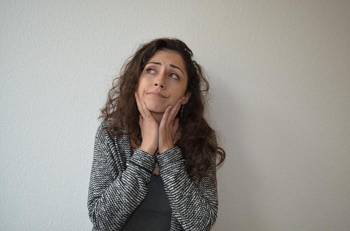 为桃花不放心的属相女