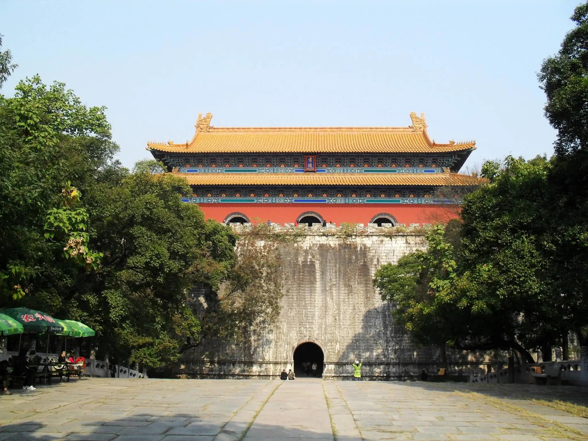 朱元璋的明孝陵为何从来没有被盗?盗墓贼看到这座小山丘就哭了