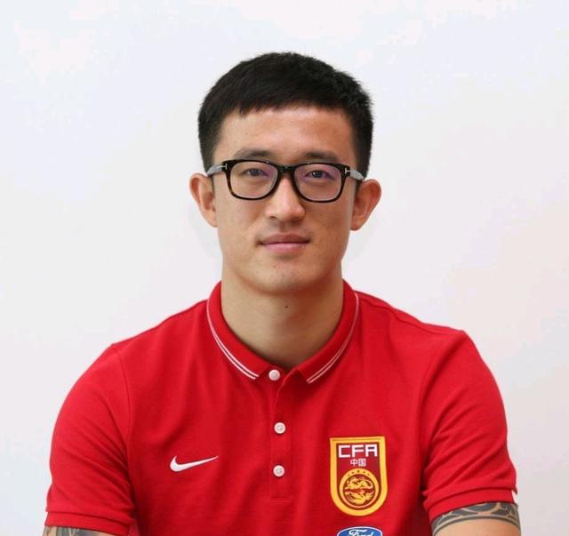 姜志鹏道歉后续,日本球迷不接受:故意犯规,应该禁赛一年 罚款