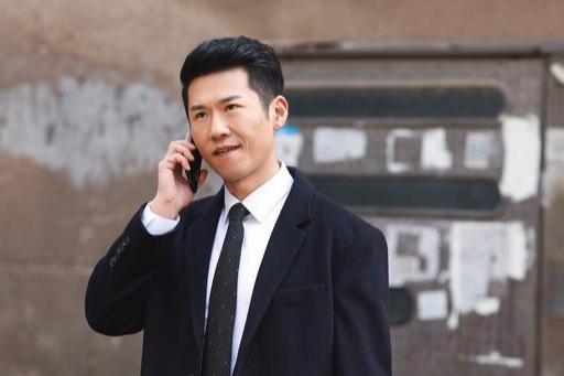 在自身的努力下,王骁接到了《血缘》,《戈壁母亲》等三部影视作品,但