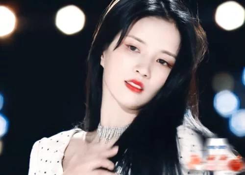 选手集体跳舞,意外表情管理失控,唯独刘些宁是"证件照"效果