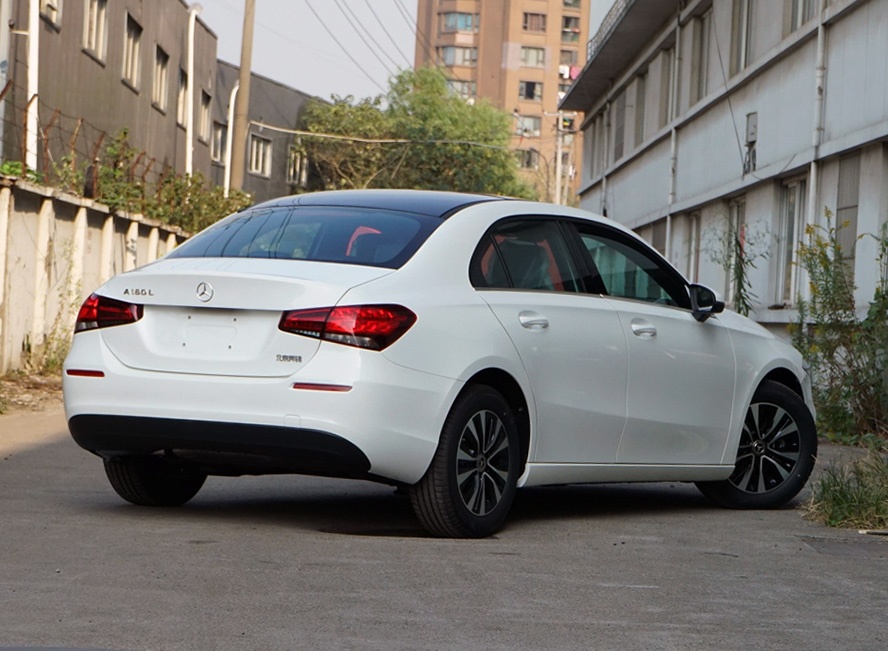 刚上市21万多买不起的奔驰,如今已跌破15万,买雅阁后悔了