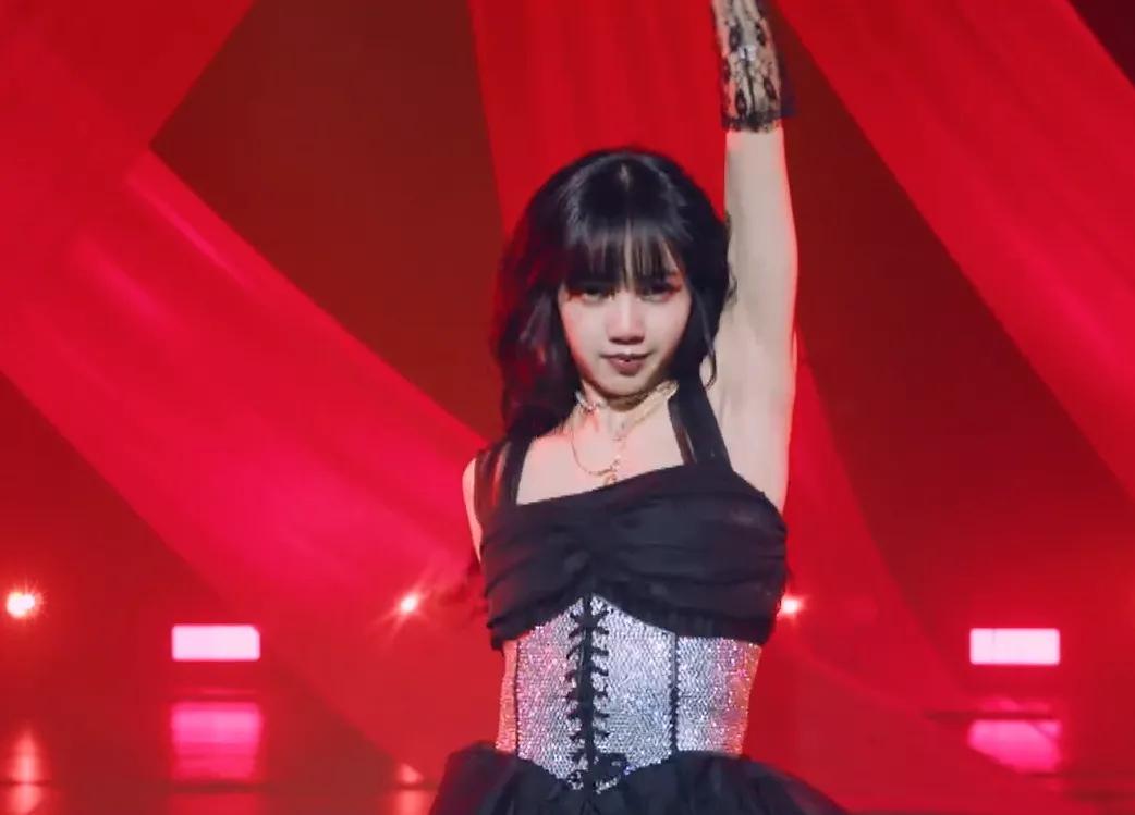 青你2合作舞台npc师兄帅气蔡徐坤趟水会玩lisa厉害了