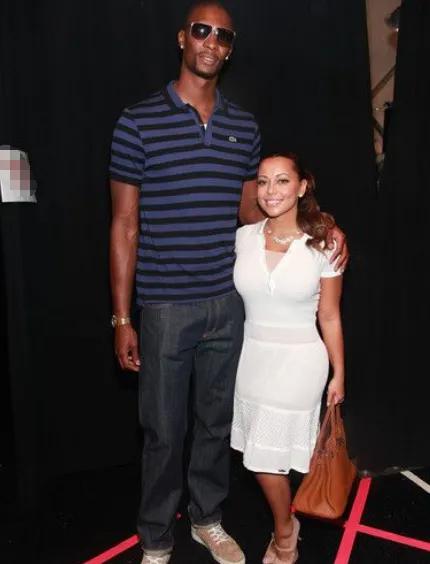 有种"发育过猛"叫波什妻子!7年生了5个孩,近照身材不输詹娜