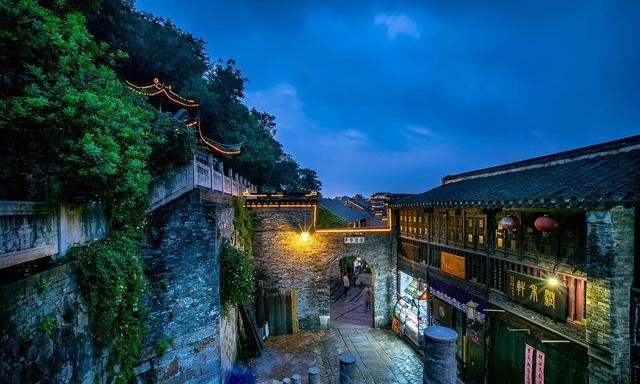 与江南古镇风格不同的西津渡,一眼千年