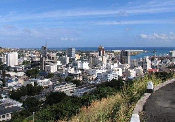 毛里求斯的总面积只有2040平方公里,人口不到130万,比我国五线城市的