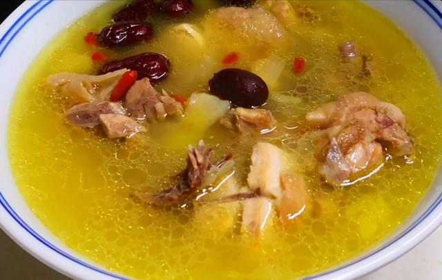 炖鸡汤时,一定别直接下锅,教你正确做法,汤鲜肉嫩无腥味,香