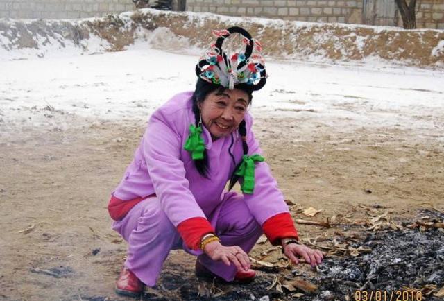 著名二人转女演员比老公大32岁携手走过20多年后如今怎样了