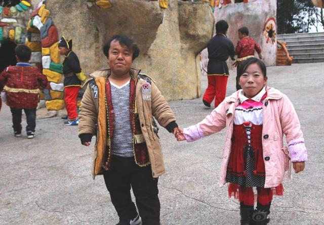 中国最坚韧的"矮人国",房子住蘑菇屋,背后生活没有想象中脆弱