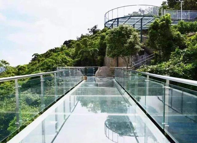 玻璃栈道怎么了,为何突然"遇冷"了?游客:原因很简单