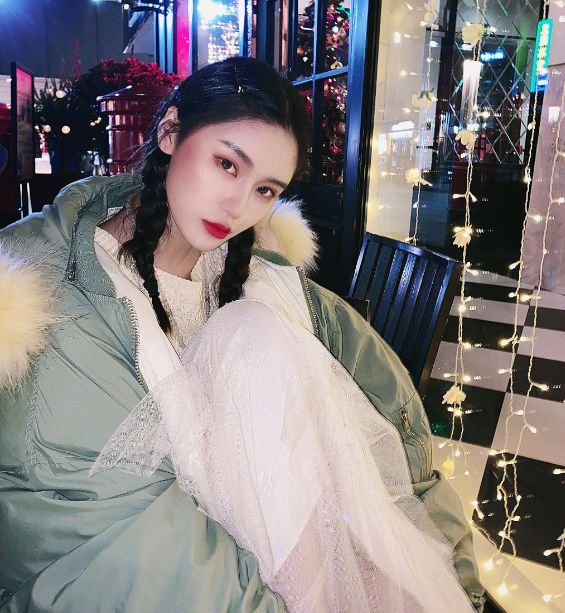 杨馥宇cos金泫雅烟熏妆浓密睫毛a炸了不愧是夜店女神