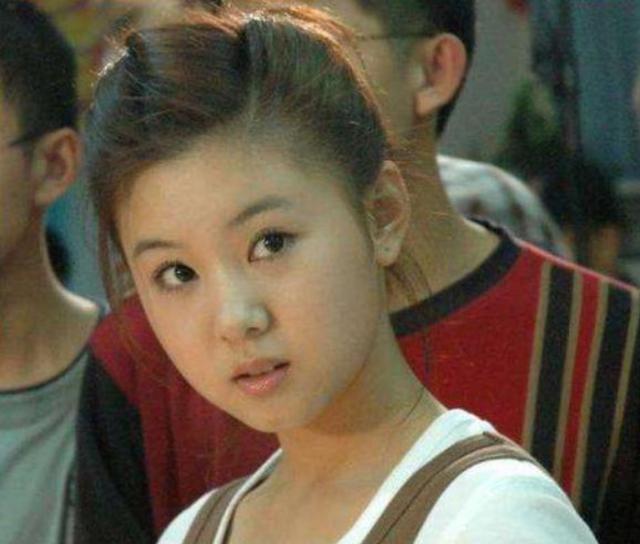 冯巩女儿李小萌16岁出道今结婚生子老公是王雷真没想到