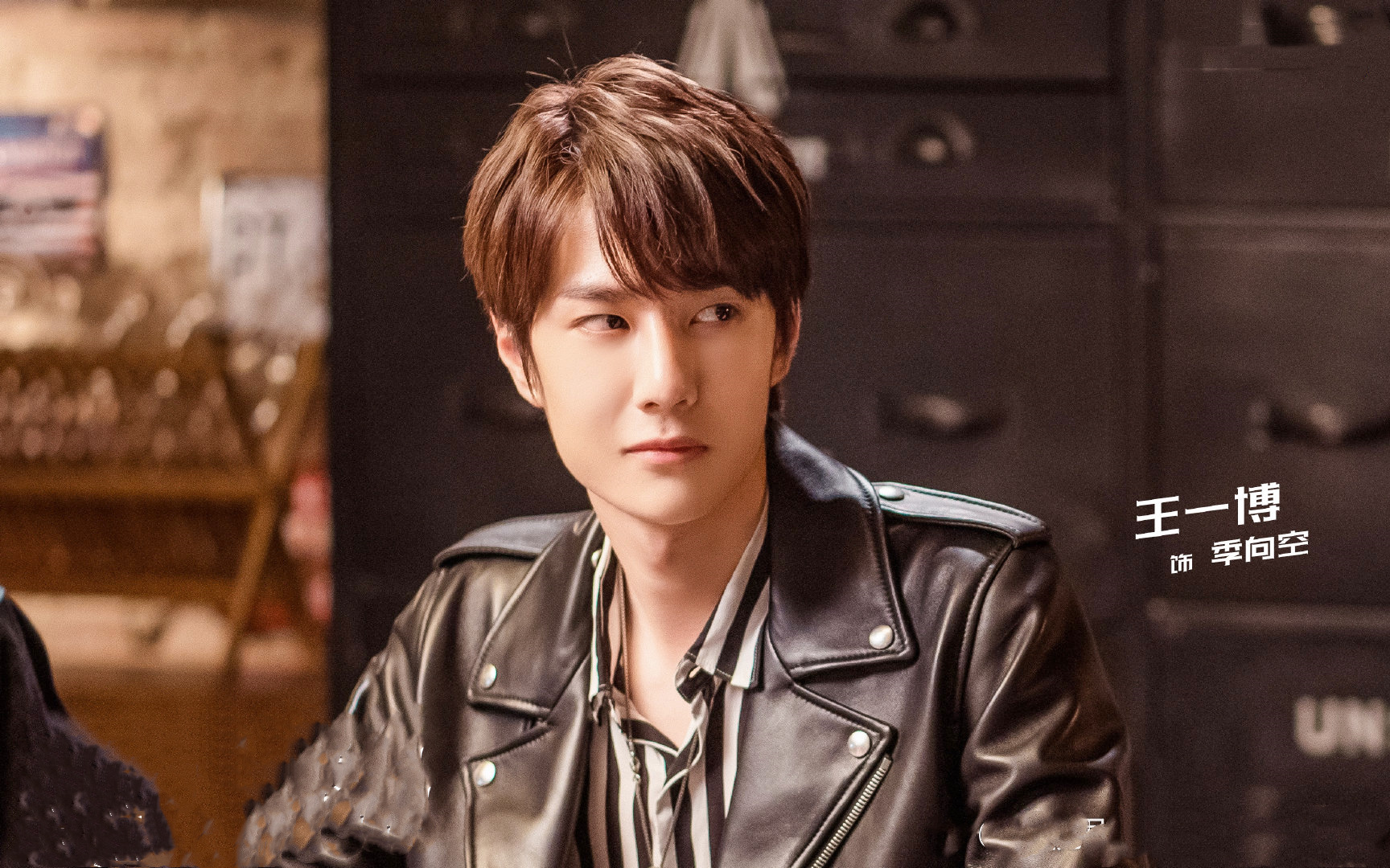 完全没有接触过电竞解说领域的菜鸟,冲着主演王一博的颜值把这部剧