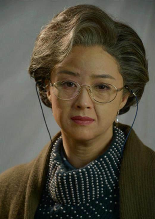 蒋欣的老年妆,赵丽颖的老年妆,刘涛的老年妆,都比不过她老年妆
