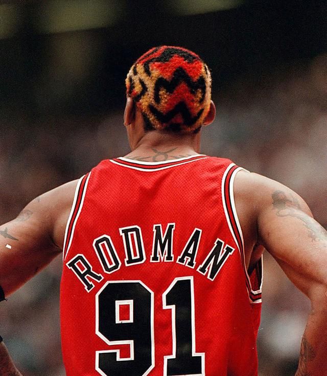 罗德曼只抢篮板不会得分是假的!去看他活塞时的数据