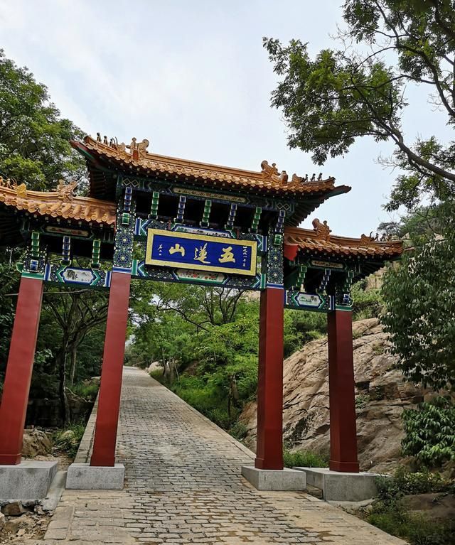 奇秀不减雁荡，被誉为“台湾花莲，山东五莲”
