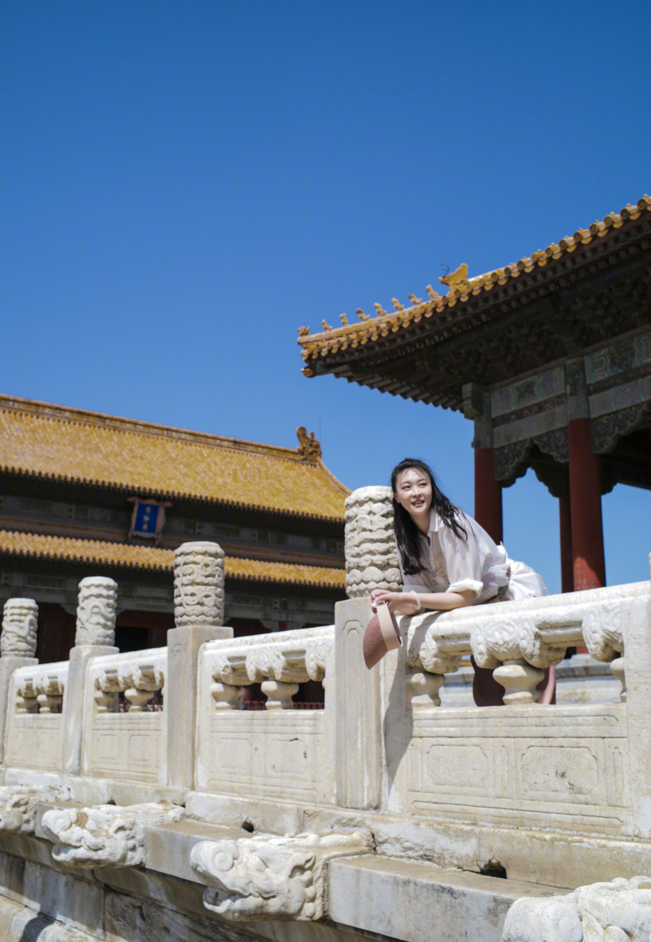 中国女排最美队长释出故宫游玩照,退役后更美了,吸金能力太强了