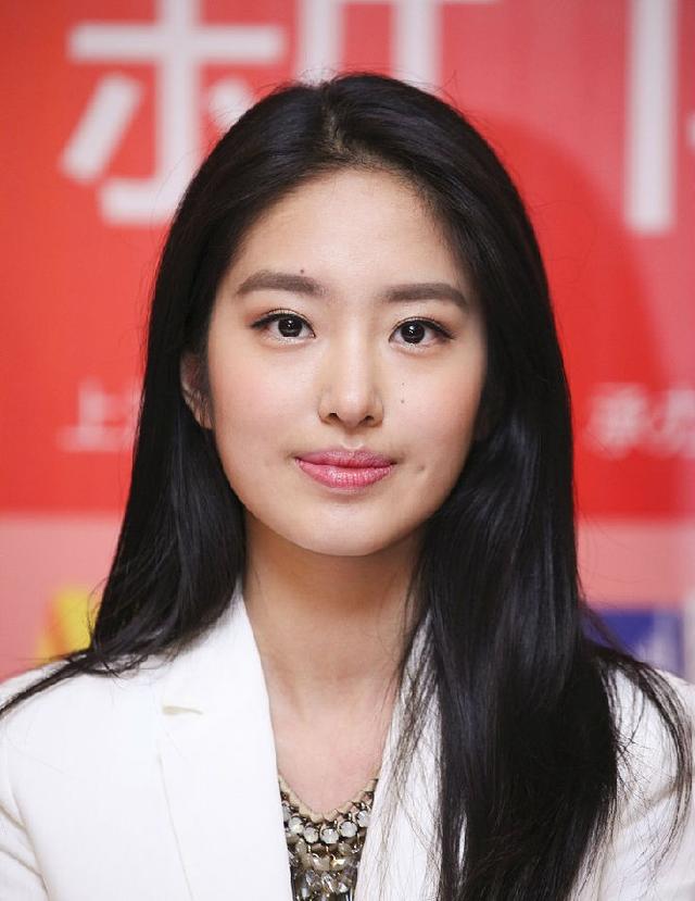 神仙颜值的清纯女艺人杨采钰|杨采钰_新浪新闻