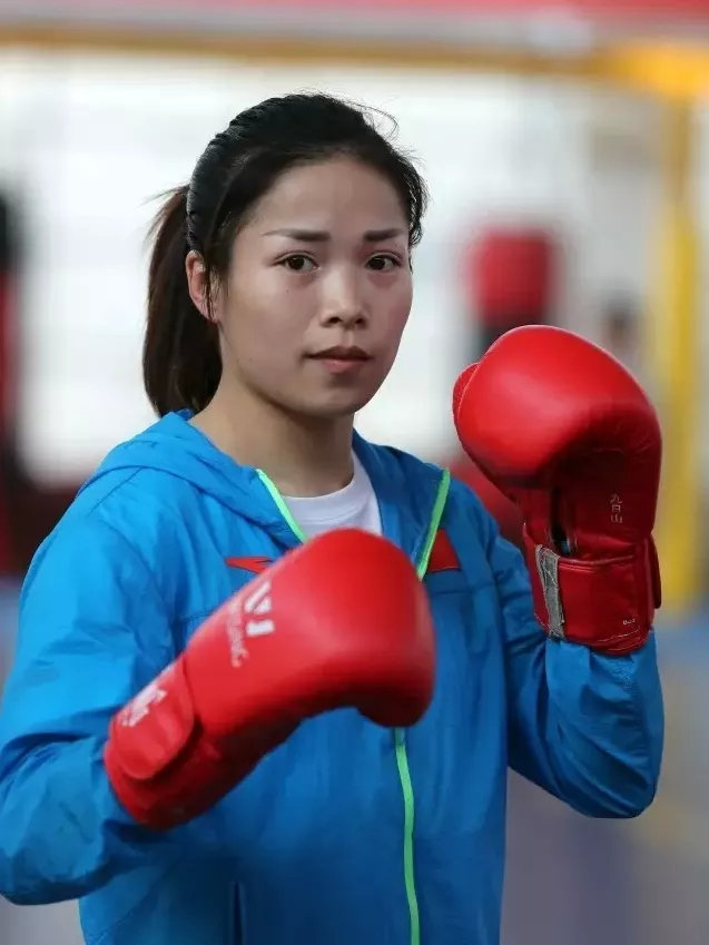 碾压变性泰拳王粉丝惊呼她打男选手会如何