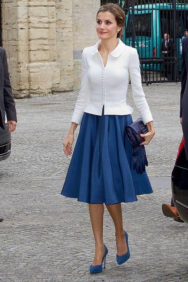 西班牙王妃气质太高级!豹纹衬衫搭配半身裙成熟干练,优雅端庄