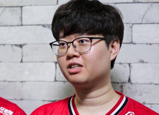 GRF官宣三名选手离队，毒瘤依旧留队？网友喊话泰山：快去VG吧